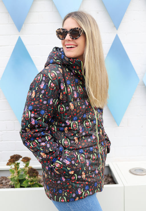 Cosy AF Puffer Jacket in Wise One Print